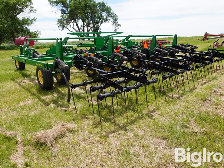 2013-john-deere-2410-image-7