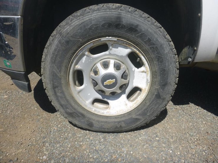 2011-chevrolet-2500-image-17
