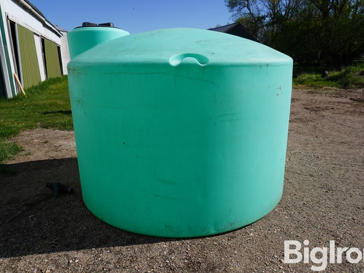 1550-gal-poly-tank-w/2"-shutoff-image-8