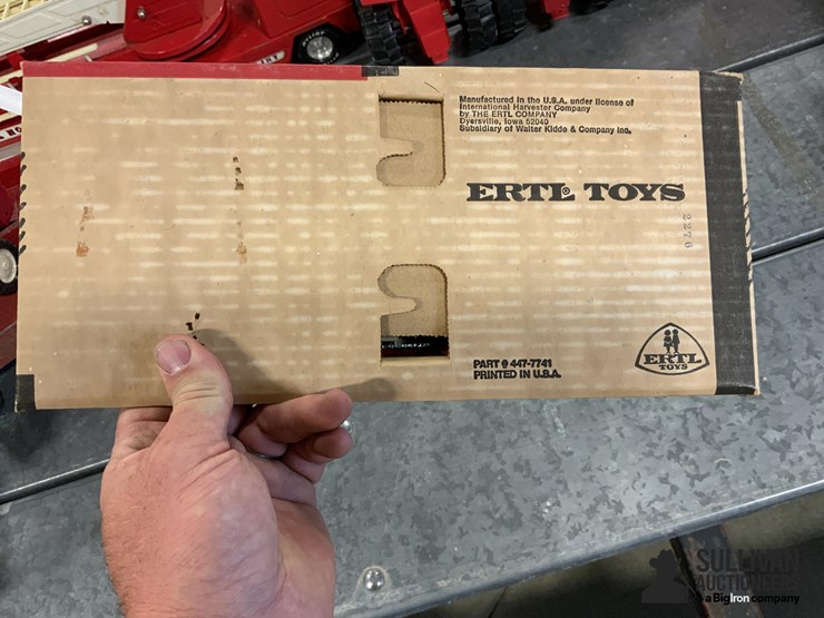 ertl-international-1/16-hay-baler-image-9
