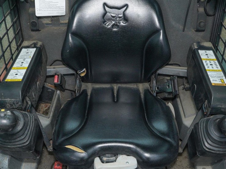 2015-bobcat-s650-image-33