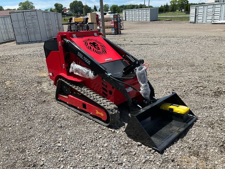 #1017-•-unused-sdlanch-ssl1500-tracked-mini-skid-steer-loader-image-7