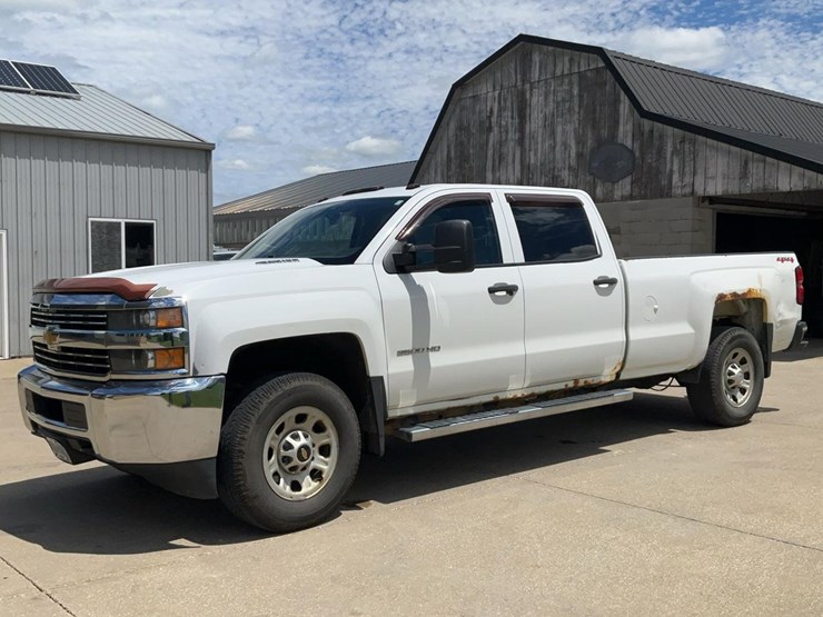2015-chevrolet-3500-image-1
