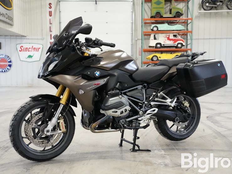 run-#12---2018-bmw-r1200-rs-sport-touring-motorcycle-image-1