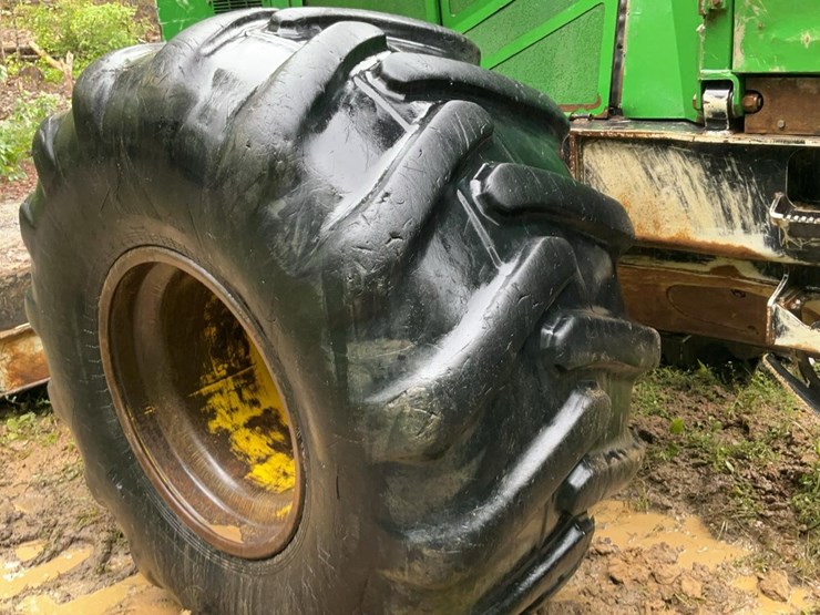2015-deere-848h-image-18