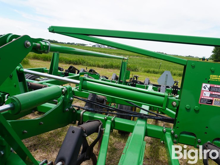 2013-john-deere-2410-image-16