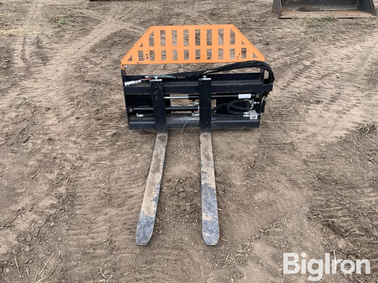 2023-wolverine-pfa-11-3300g-hydraulic-fork-skid-steer-attachment-image-2