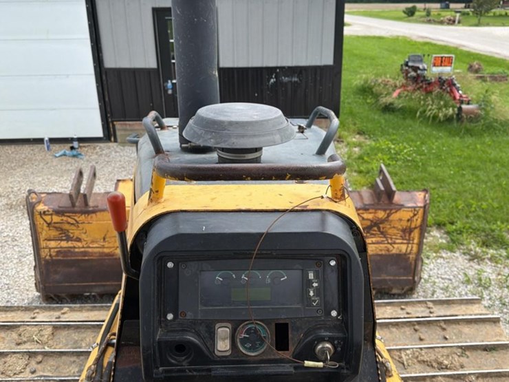 2004-deere-700h-image-33