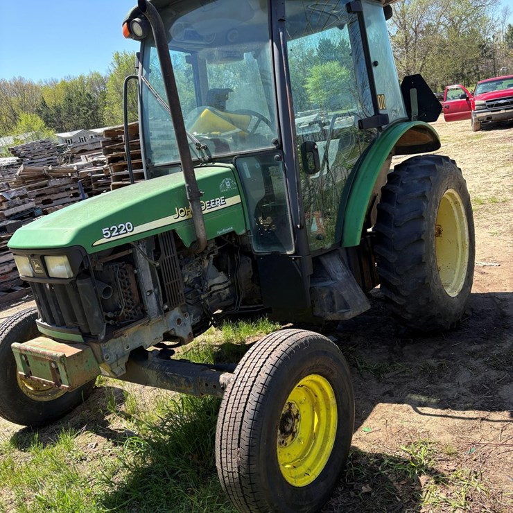 2004 JOHN DEERE 5520