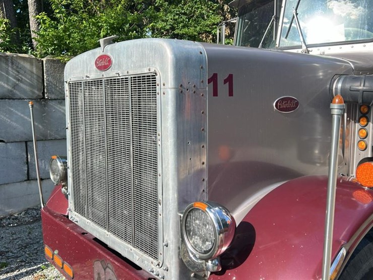 1979-peterbilt-359-image-10