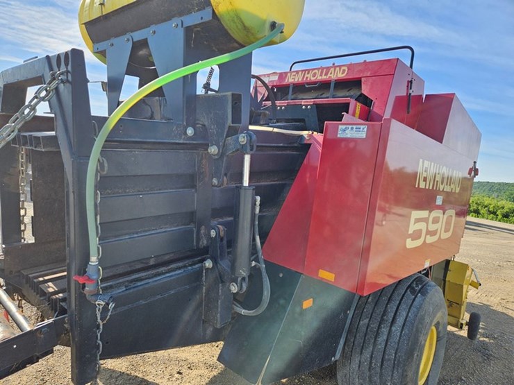 new-holland-590-image-33