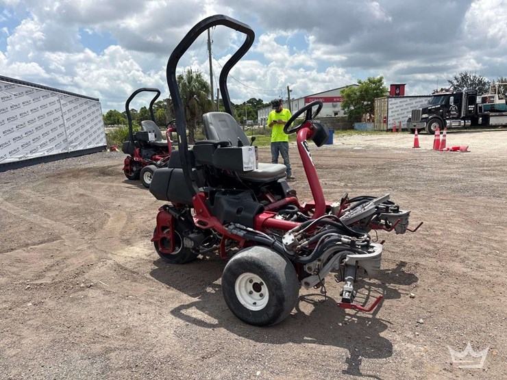 2015-toro-greensmaster-3300-triflex-commercial-greens-mower-image-2