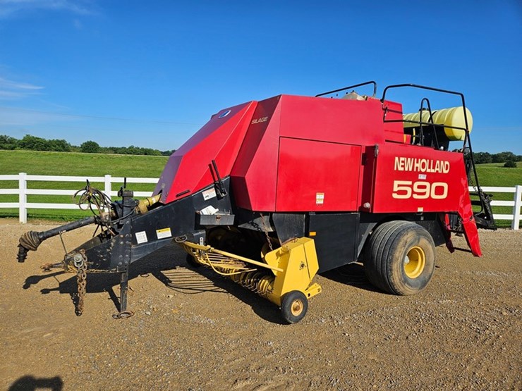 new-holland-590-image-1