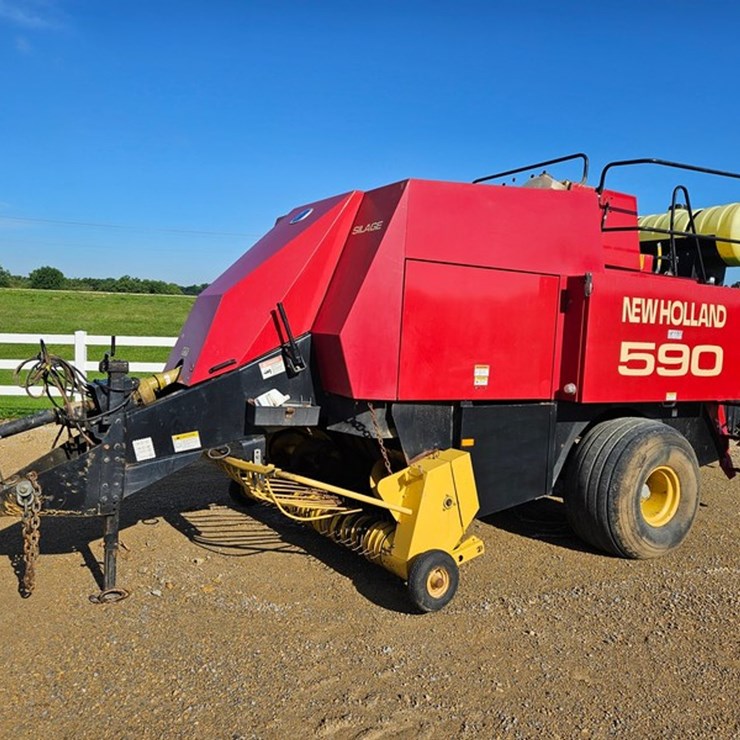 NEW HOLLAND 590