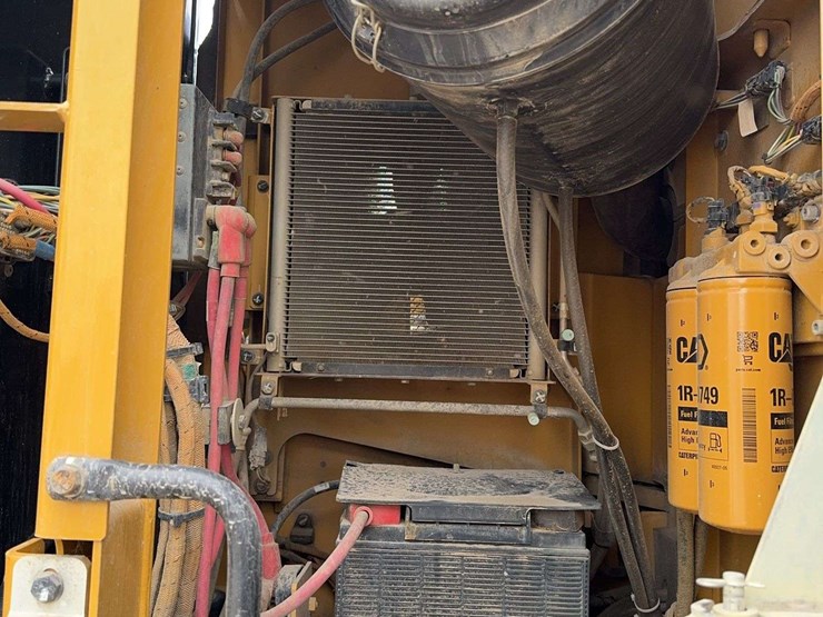 2014-caterpillar-336e-image-36