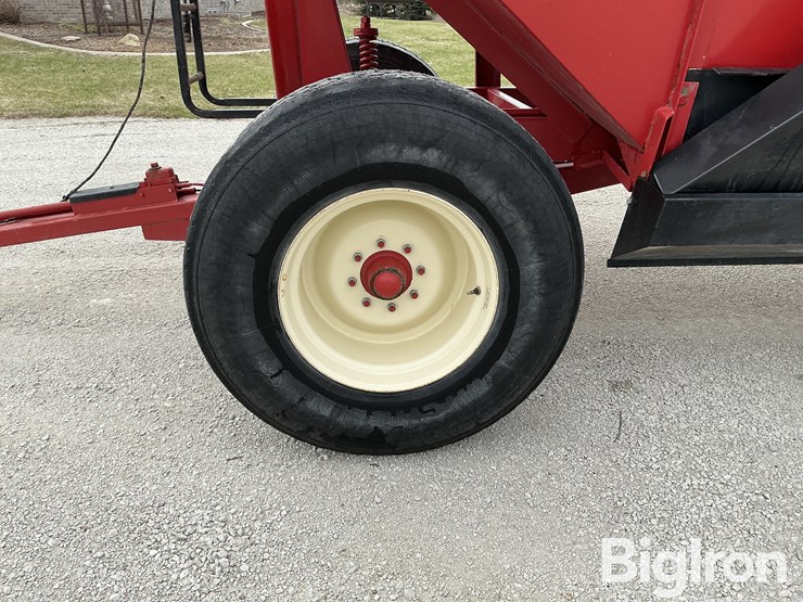 unverferth-brent-gt440-grain-wagon-image-9
