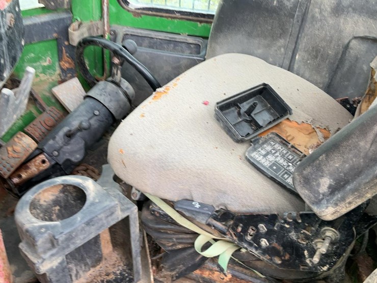 2008-deere-748g-iii-image-27