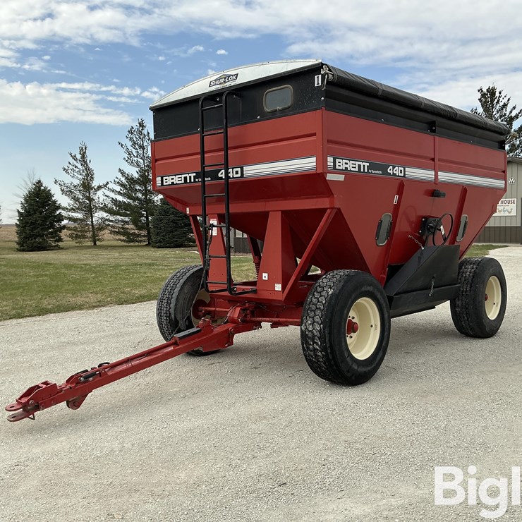 Unverferth Brent GT440 Grain Wagon