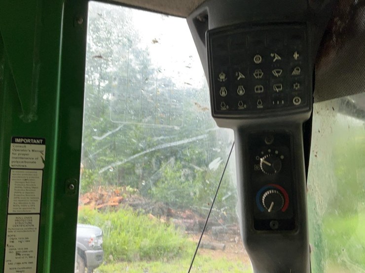 2015-deere-848h-image-48