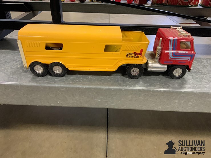 ertl-vista-dome-horse-van-and-truck-image-8