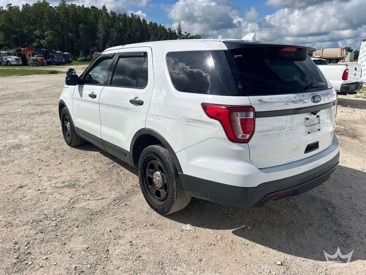 2017-ford-explorer-image-3