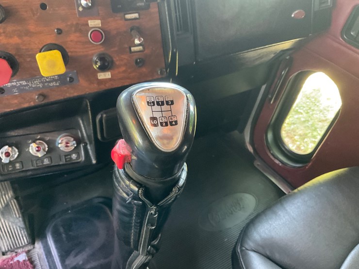 1998-peterbilt-379-image-12