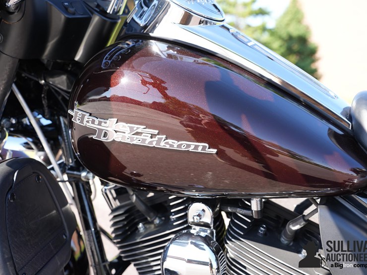 run-#10---2011-harley-davidson-flhx-motorcycle-image-18