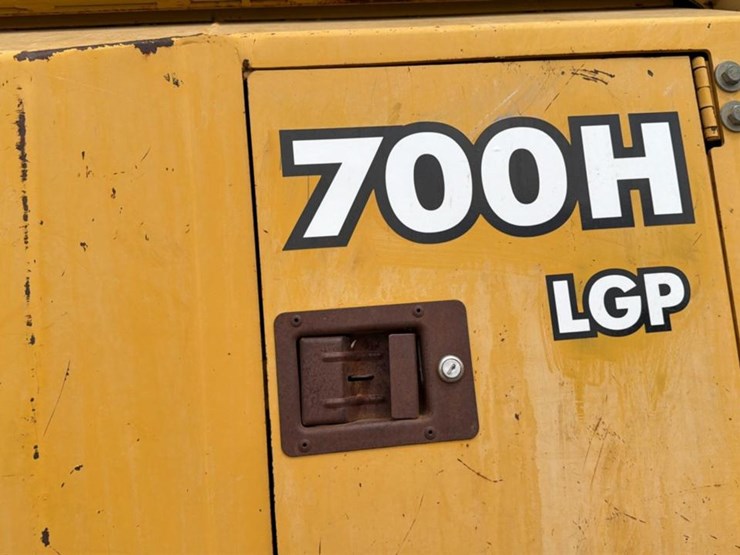 2004-deere-700h-image-25