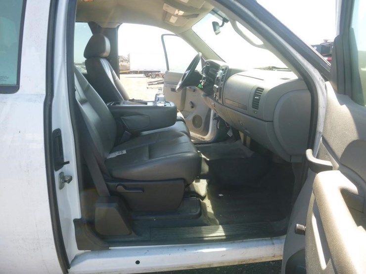 2011-chevrolet-2500-image-12