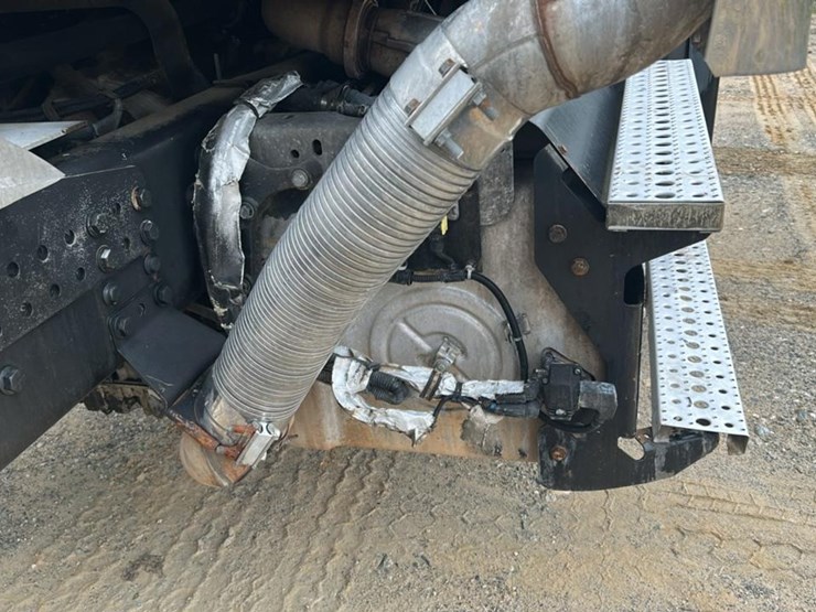 #152-•-2015-freightliner-concrete-mixing-truck-image-25
