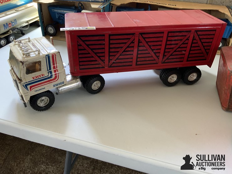 ertl-truck-w/trailers-image-2