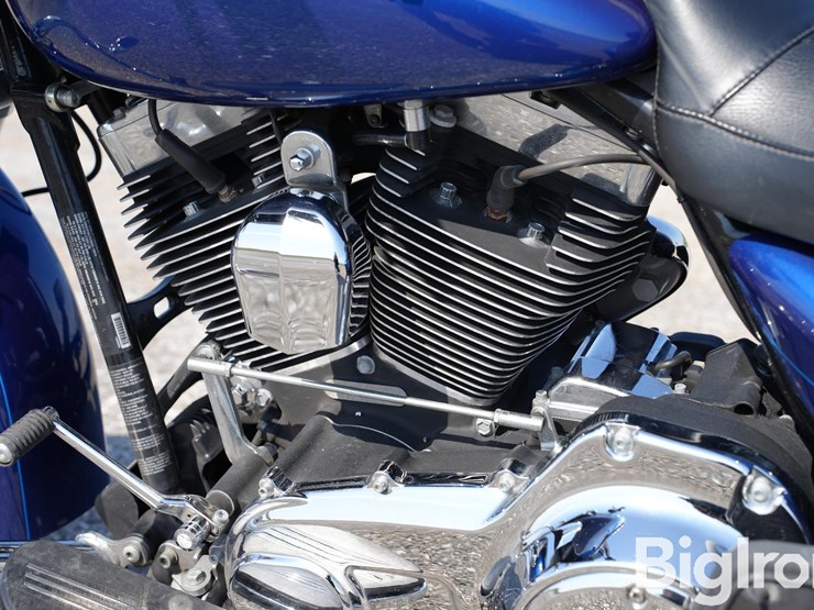 run-#11---2015-harley-davidson-road-glide-motorcycle-image-16
