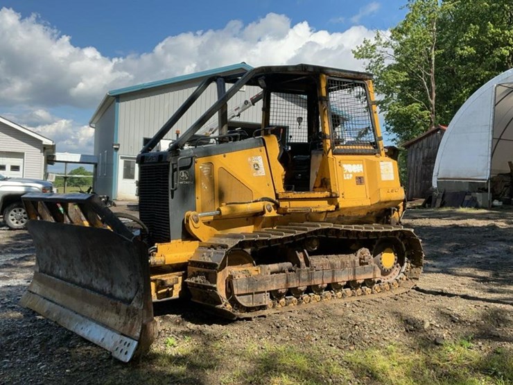 2004-deere-700h-lgp-image-1