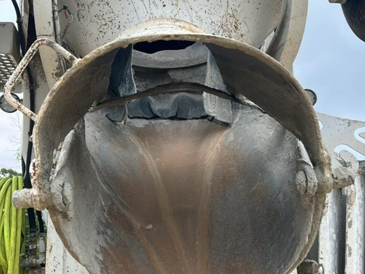 #152-•-2015-freightliner-concrete-mixing-truck-image-16