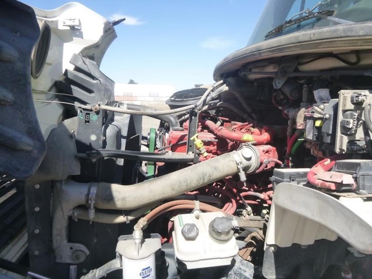 2016-freightliner-m2-106-image-35