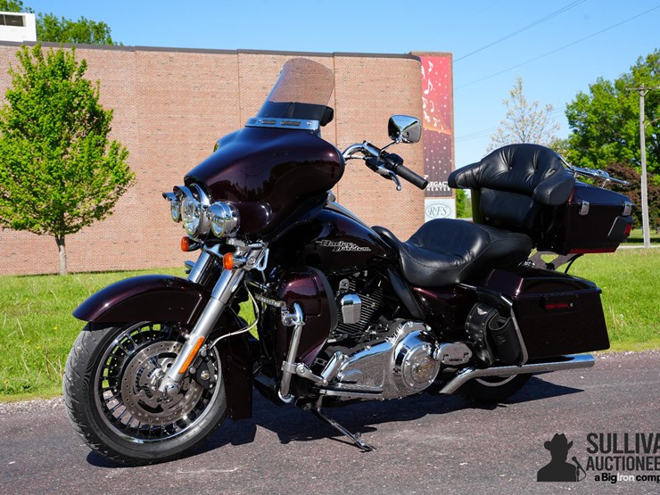 run-#10---2011-harley-davidson-flhx-motorcycle-image-1