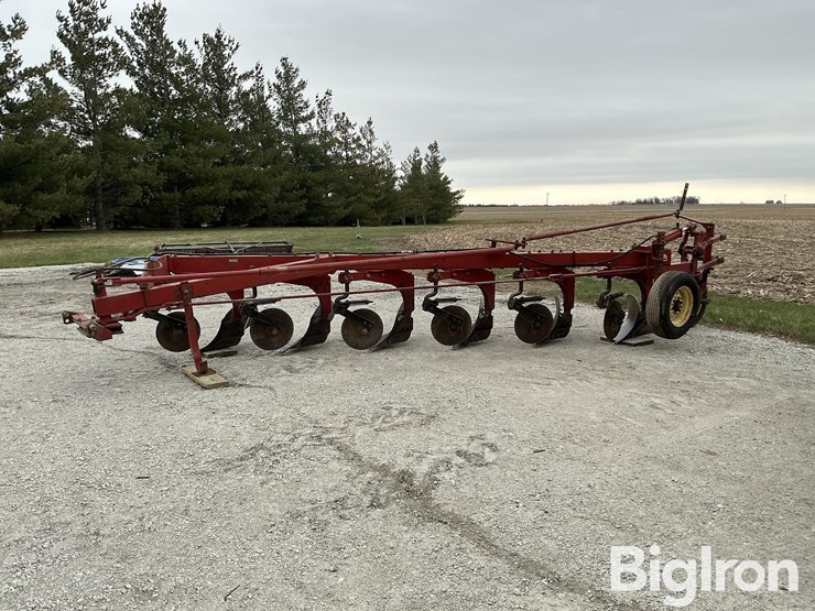 international-710-image-8