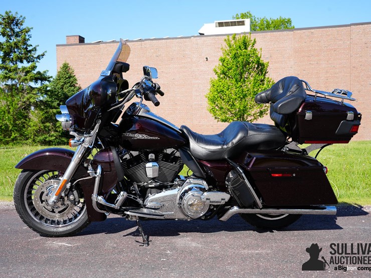run-#10---2011-harley-davidson-flhx-motorcycle-image-8