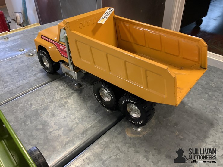 nylint-road-builder-dump-truck-image-7