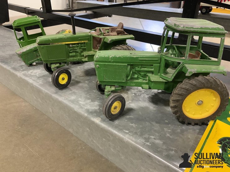 john-deere-toy-tractors-and-sign-image-4