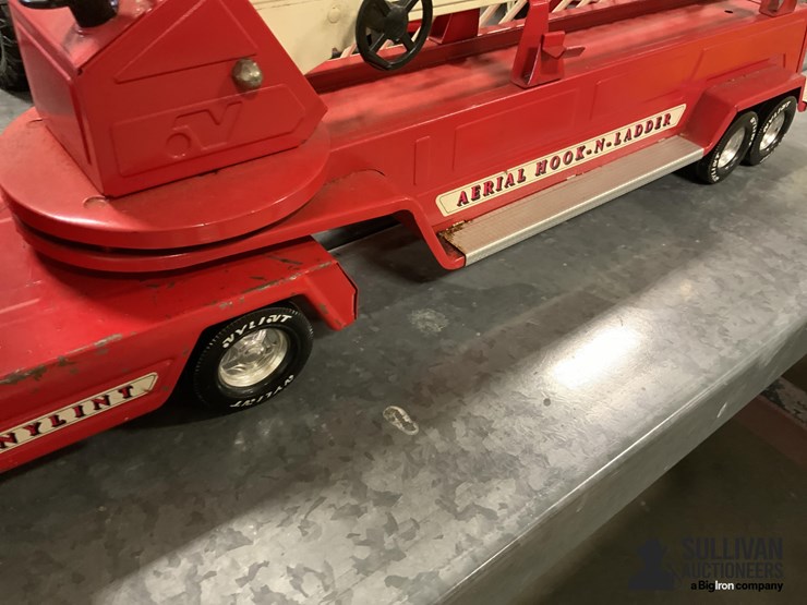 nylint-aerial-hook-n-ladder-toy-truck-image-10