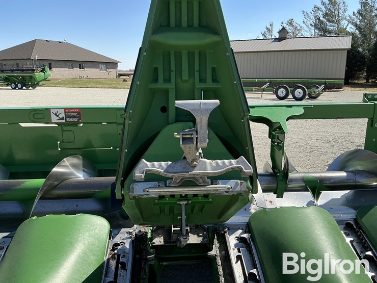 2022-john-deere-c12r-image-12