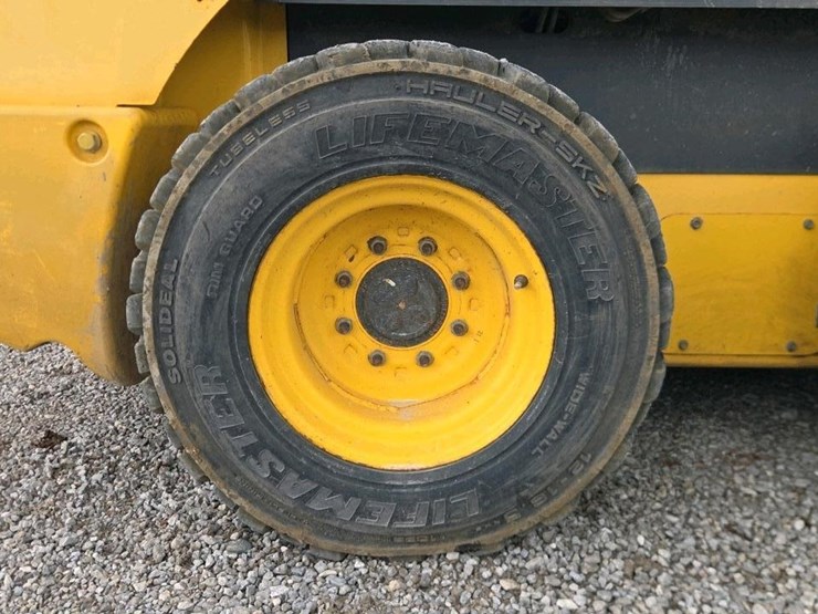 2012-new-holland-l220-image-20