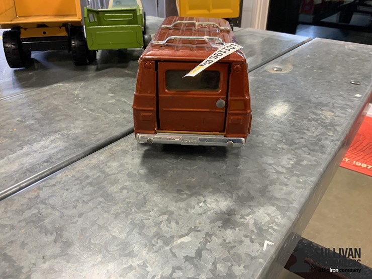 ertl-sandvan-toy-van-image-6