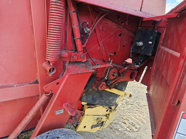 new-holland-664-image-17