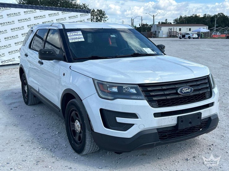 2016-ford-explorer-image-3