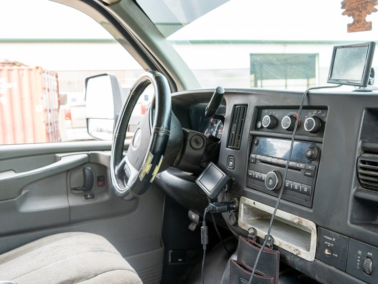 #155-•-2012-chevrolet-4500-flat-bed-truck-image-26