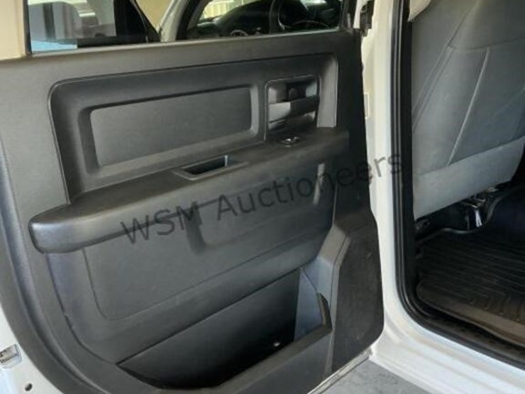 2014-dodge-2500-image-25