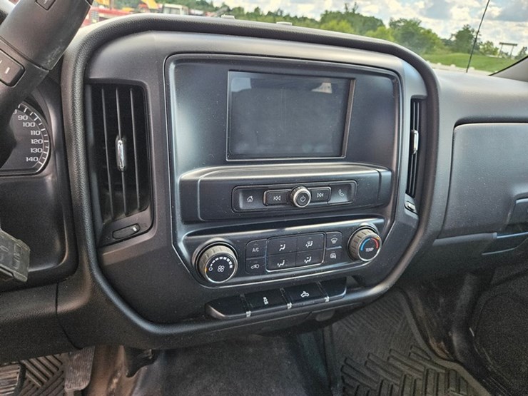 2018-chevrolet-2500-image-26