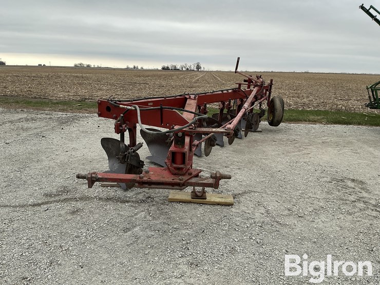 international-710-image-2
